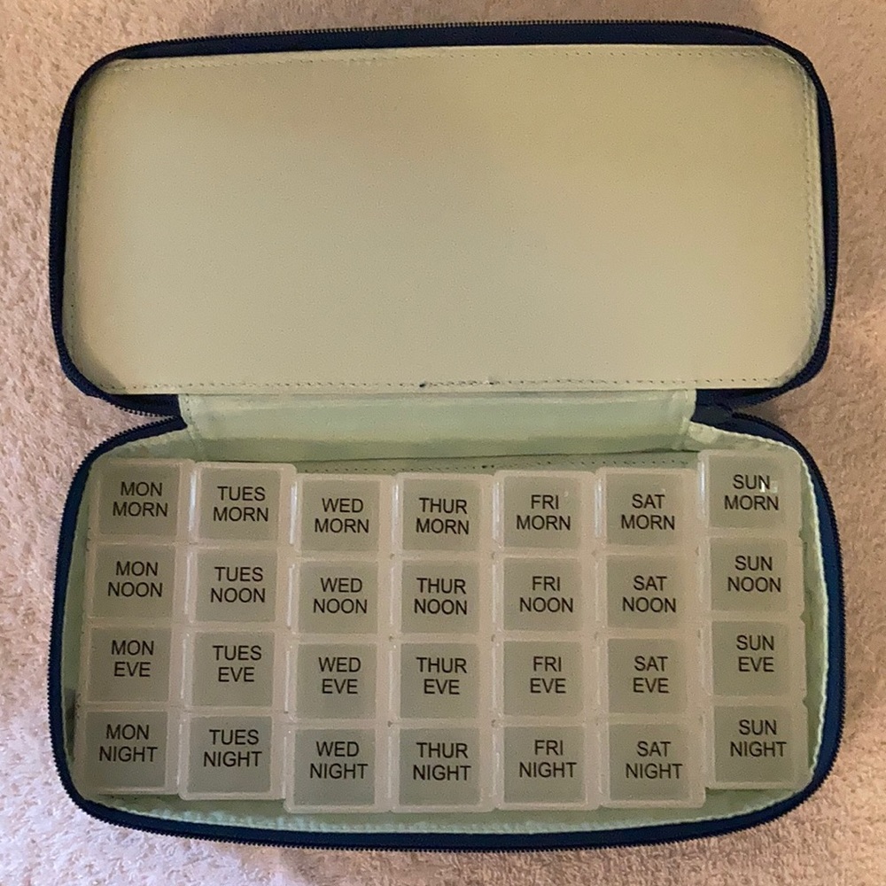 Vera Bradley Large Travel Pill Case - Picture 2 of 7